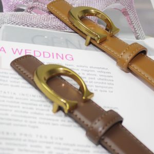 C Belt, paying tribute to the classic design style, is a high-quality belt. PU+ Metal